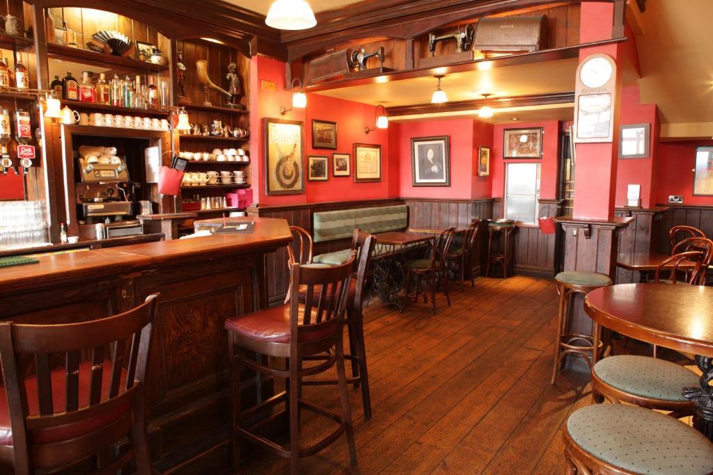 Crotty'S Pub & Accommodation คิลรัช ภายนอก รูปภาพ