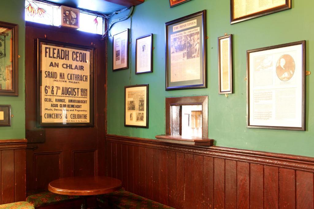 Crotty'S Pub & Accommodation คิลรัช ภายนอก รูปภาพ
